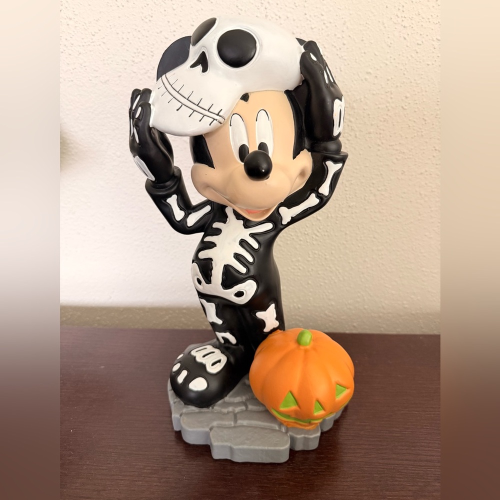 Skeleton Mickey Mouse Figurine with Pumpkin resin figure New